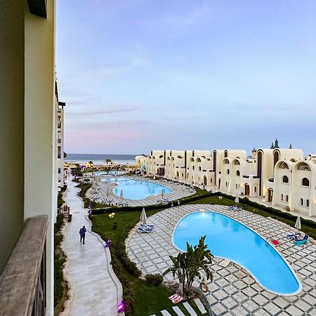 Luxury Beachfront Studio- Foreign Nationals Only Хургада Экстерьер фото