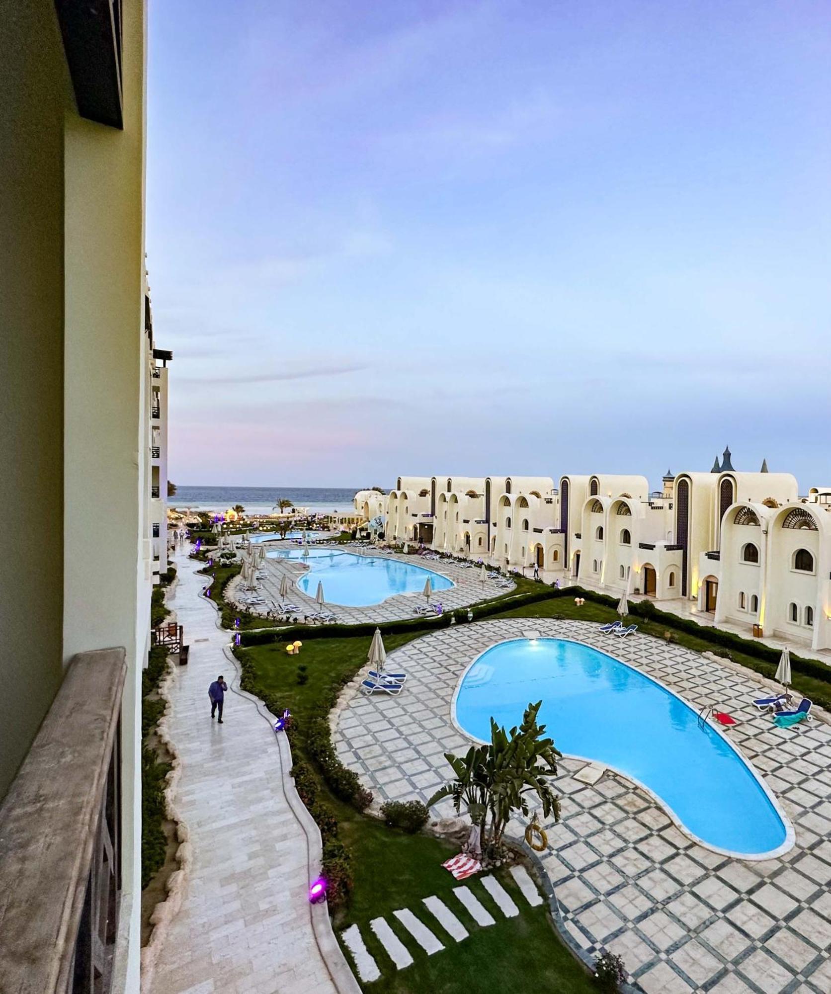 Luxury Beachfront Studio- Foreign Nationals Only Хургада Экстерьер фото