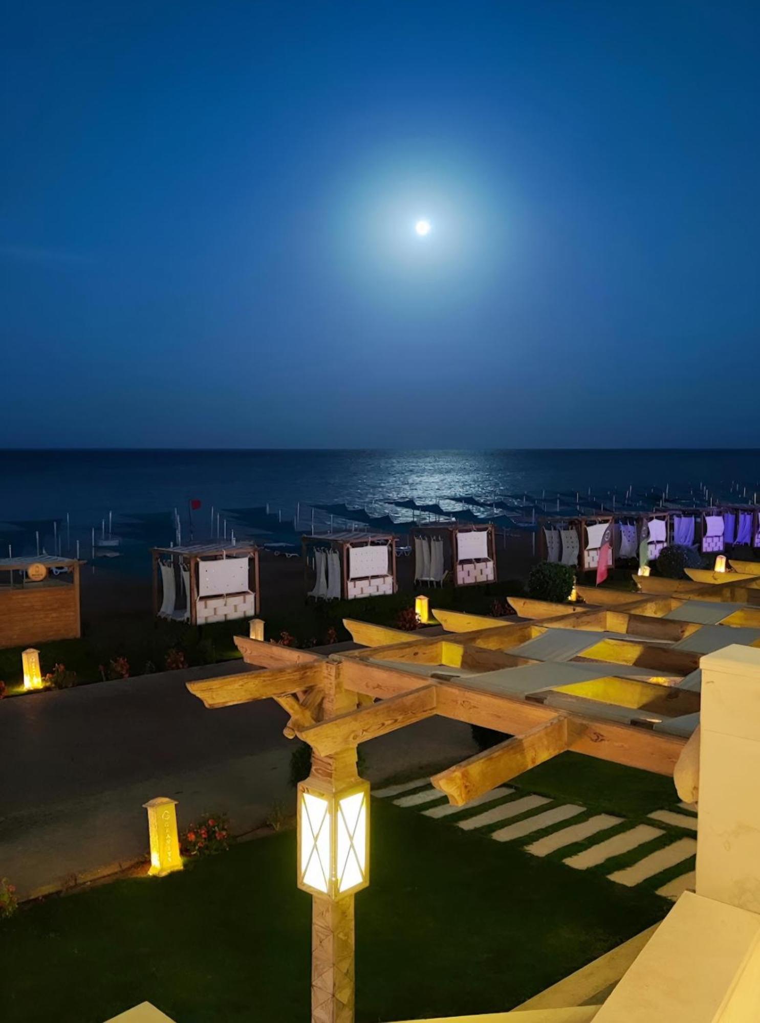 Luxury Beachfront Studio- Foreign Nationals Only Хургада Экстерьер фото