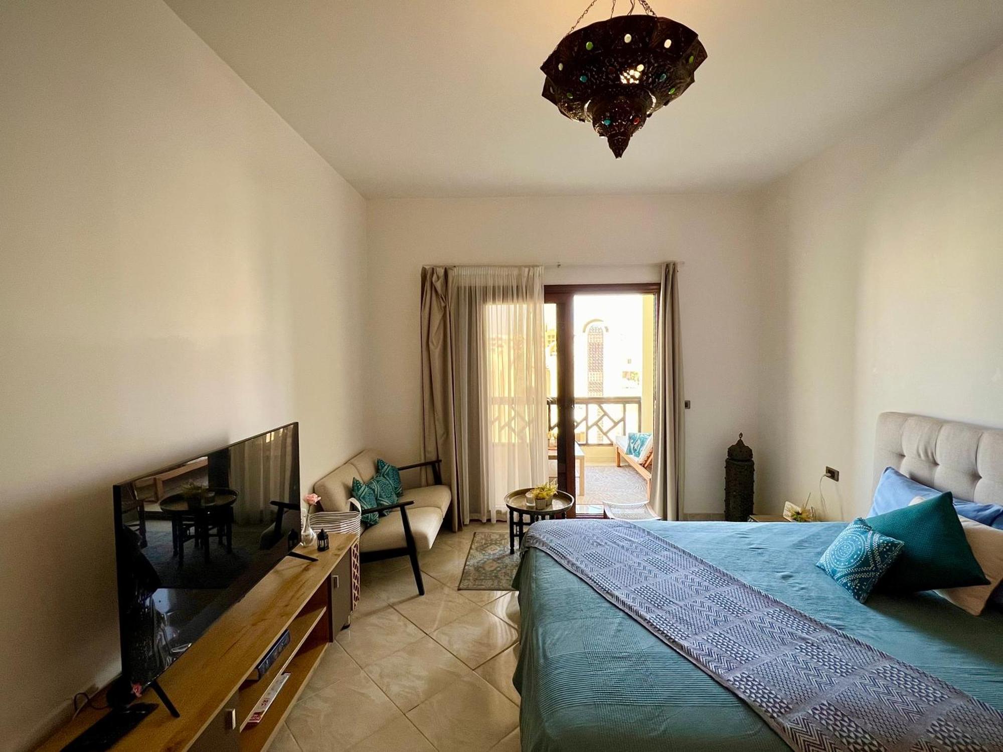 Luxury Beachfront Studio- Foreign Nationals Only Хургада Экстерьер фото