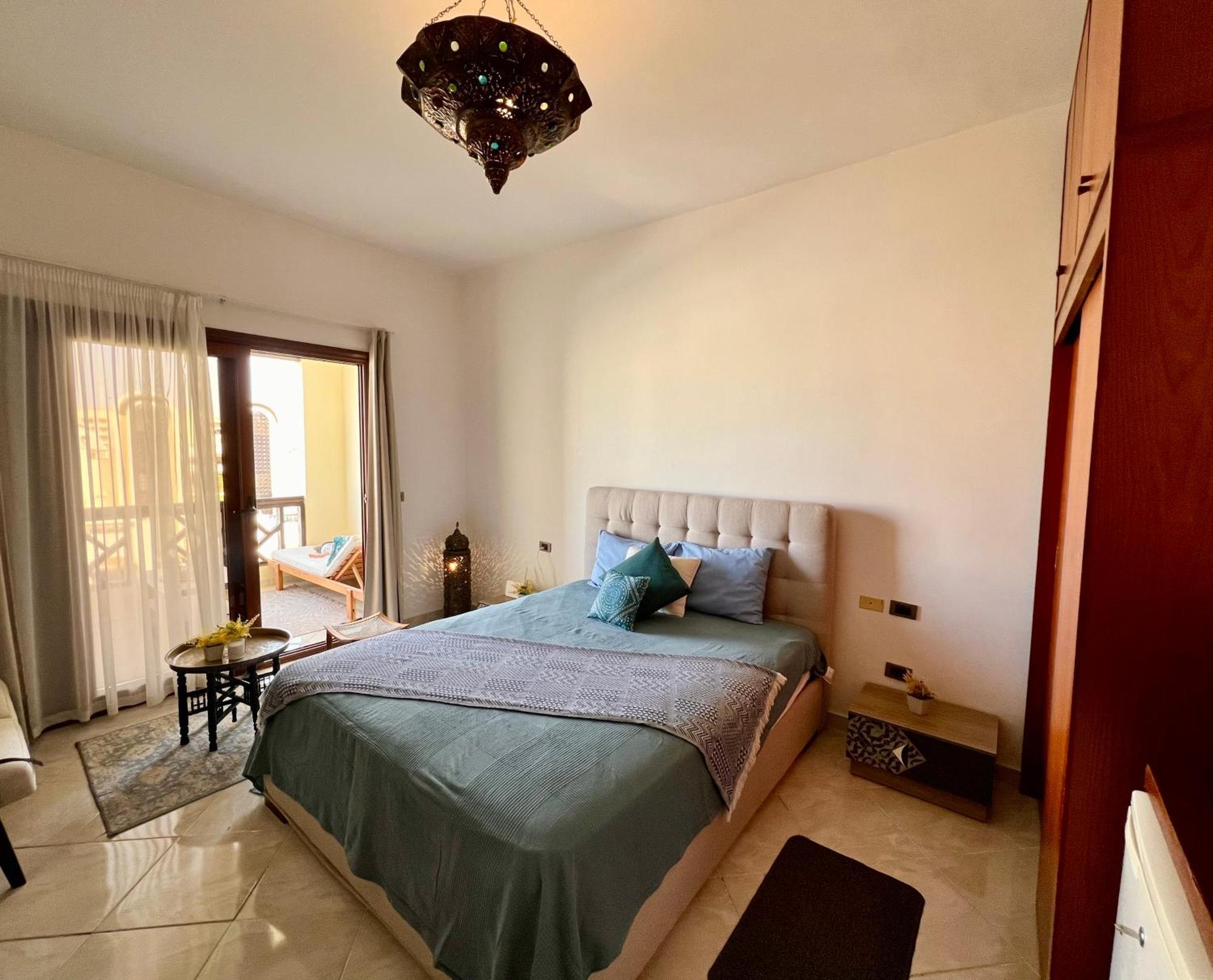 Luxury Beachfront Studio- Foreign Nationals Only Хургада Экстерьер фото